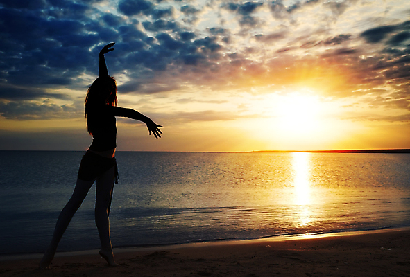 포토 JPG 해외이미지 라이프스타일 여자 실루엣 호수 바다 이동 모션 자연 휴가 휴식 건강 한명 야외 물 여름 운동 햇빛 태양 숫자 일출 어둠 황혼 일몰 새벽 활발 댄서 자유 춤 신선 야간 순수 수평선 해외202004 해외포토 자연요소 직업 문자 1 계절 컨셉 문화예술 촬영기법 사람 생활 노을 생태계 파일형식 이미지허브