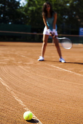 포토 JPG 해외이미지 주간 전신 서양인 우먼라이프 여자 한명 서기 들기 성인 야외 앞모습 아웃포커스 여름 테니스 테니스라켓 테니스장 테니스공 즐거움 성인여자한명만 해외202004 해외포토 자연요소 외국인 1 라이프스타일 계절 감정 뷰포인트 공 스포츠시설 모션 촬영기법 사람 구기 라켓 테니스용품 여자한명만 성인여자만 파일형식 이미지허브