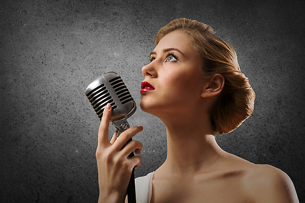 포토 JPG 해외이미지 모델 여자 별 음악 노래 갈색머리 한명 사람 이벤트 파티 유행 어둠 소리 콘서트 공연 연주자 음악가 가수 무대 표현 악단 우아함 시원함 마이크 클럽 디스코 오디오 팝 생존 효과 해외202004 해외포토 자연요소 직업 1 헤어스타일 음향기기 컨셉 문화예술 전자제품 춤 파일형식 이미지허브