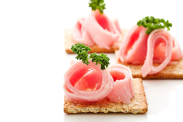 포토 JPG 해외이미지 음식 빵 포크 다이어트 재료 포장 파슬리 샌드위치 육류 요리 사람없음 빛 크래커 기댐 소시지 맛 애피타이저 허브 햄 슬라이스 아로마 고립 작살 해외202004 해외포토 식물 식기 컨셉 채소 식재료 모션 건강 쿠키 가공식품 파일형식 이미지허브