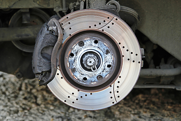 포토 JPG 해외이미지 접시 교통시설 자동차 사람없음 금속 바퀴 변화 수리 브레이크 시스템 패드 차고 캘리퍼스 해외202004 해외포토 식기 육상교통 교통 컨셉 재질 공구 시설 파일형식 이미지허브