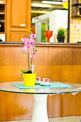 포토 JPG 해외이미지 식물 꽃잎 꽃 분홍색 꽃다발 백그라운드 꽃무늬 자연 유리 탁자 주택 사람없음 목재 장식 컬러풀 노란색 꽃병 봄 벚꽃 흰색 다발 배열 내추럴 해외202004 해외포토 나무 계절 컬러 가구 무늬 재료 재질 건물 생태계 파일형식 이미지허브