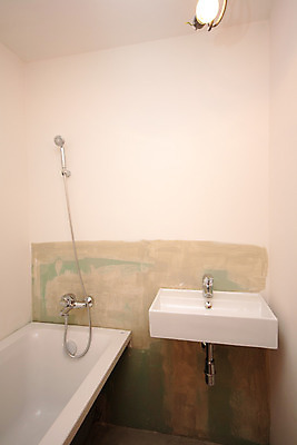 포토 JPG 해외이미지 주택 실내 사람없음 내부 목욕 회색 욕실 흰색 도자기 대야 복원 해외202004 해외포토 컬러 건물 청결 파일형식 이미지허브