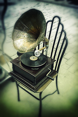 포토 JPG 해외이미지 디자인 외관 유럽 음악 의자 비즈니스 놀이 거리 이스탄불 사람없음 상자 장비 수확 골동품 역사 클래식 오브젝트 오디오 소매 칠면조 구식 멜로디 옛날 해외202004 튀르키예 해외포토 나라 아시아 가구 컨셉 농업 조류 문화예술 전자제품 파일형식 이미지허브