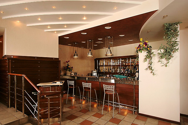 포토 JPG 해외이미지 디자인 커피 음식 가구 의자 건축양식 탁자 휴식 바닥 실내 사람없음 내부 장식 소파 갈색 식당 식사 침묵 카페 바 고급 우아함 줄서기 진짜 안락 해외202004 해외포토 건축 음료 컬러 생활용품 컨셉 모션 상점 소리 파일형식 이미지허브