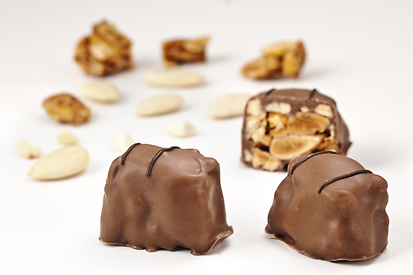 포토 JPG 해외이미지 음식 백그라운드 디저트 사탕 사람없음 빨간색 세트 갈색 노란색 초콜릿 검은색 어둠 우유 흰색 달콤 설탕 수집 만족 모음 충동구매 고립 섞기 해로움 프랄린 해외202004 해외포토 감정 컬러 컨셉 유제품 쇼핑 맛 과소비 파일형식 이미지허브