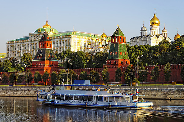 포토 JPG 해외이미지 휴가 사람없음 물 여름 햇빛 반사 성당 궁전 기쁨 도시 보트 황금 러시아 러시아인 모스크바 크렘린궁전 해외202004 해외포토 자연요소 서양인 계절 감정 유럽 고건축 배_교통 종교건축 태양 크렘린 파일형식이미지허브 