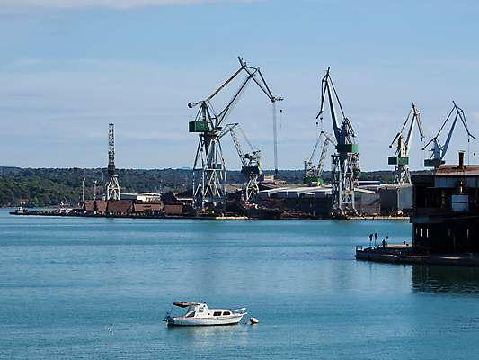 포토 JPG 해외이미지 주간 바다 하늘 사람없음 야외 보트 중장비 조선소 기중기 산업시설 산업현장 해외202004 해외포토 자연요소 산업 배_교통 산업장비 파일형식 이미지허브
