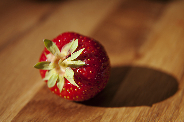 포토 JPG 해외이미지 계절 열매 음식 백그라운드 잎 다이어트 과일 재료 자연 탁자 딸기 디저트 건강 사람없음 목재 가로 빨간색 초록색 여름 갈색 정원 수확 시골 신선 사발 닫기 달콤 맛 큼 준비 유기농 날것 내추럴 숙성 옛날 채식주의자 해외202004 해외포토 나무 식물 웰빙 컬러 가구 컨셉 농업 모션 사기그릇 크기 생태계 채식 파일형식 이미지허브