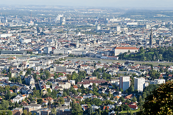 포토 JPG 해외이미지 유럽 건축양식 하늘 거리 안테나 사람없음 건물 가로 도시풍경 도시 오스트리아 도심 각도 장면 해외202004 해외포토 건축물 건축 나라 통신 풍경 파일형식 이미지허브