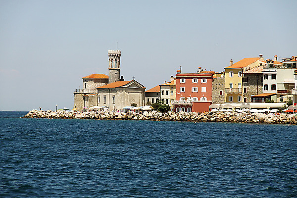 포토 JPG 해외이미지 유럽 바다 건축양식 자연 하늘 휴가 주택 풍경 사람없음 건물 물 여름 파란색 도시풍경 탑 항구 도시 중세 역사 지중해 타운 슬로베니아 옛날 해외202004 해외포토 자연요소 건축물 계절 건축 나라 컬러 교통시설 생태계 파일형식 이미지허브