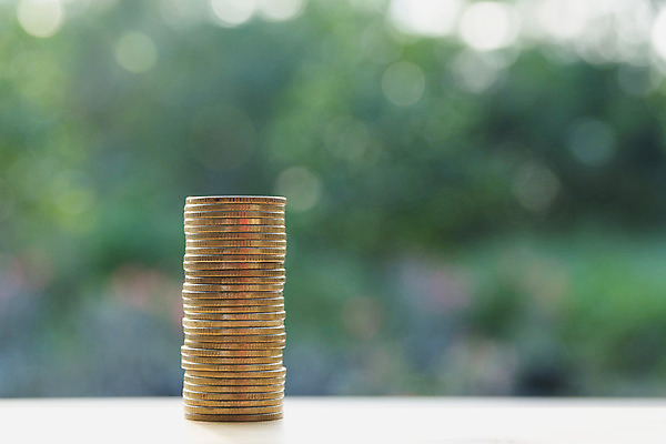 포토 JPG 해외이미지 손 백그라운드 컨셉 돈 비즈니스 성공 그래프 사람없음 금융 경제 쌓기 달러 금속 동전 저축 성장 흰색 시장 재산 주식 투자 상승 이익 보물 회계 보험 월급 대출 수입 해외202004 해외포토 컬러 모션 재질 신체부위 파일형식 이미지허브