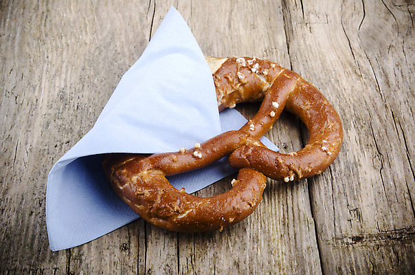 포토 JPG 해외이미지 실내 사람없음 한개 브레첼 나무배경 해외202004 해외포토 1 백그라운드 디저트 내부 파일형식 이미지허브