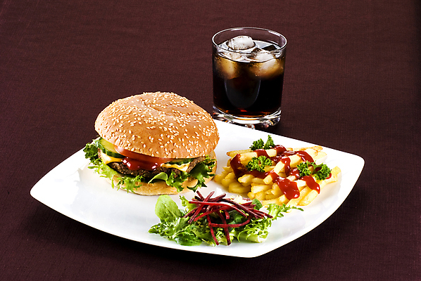 포토 JPG 해외이미지 접시 패스트푸드 실내 사람없음 샐러드 감자튀김 햄버거 인스턴트 정크푸드 콜라 보라색배경 해외202004 해외포토 식기 음식 백그라운드 감자 내부 보라색 튀김 탄산음료 파일형식 이미지허브