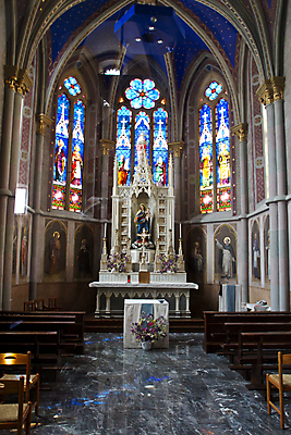 포토 JPG 해외이미지 여행 하늘 사람없음 건물 조각상 성당 교회 이탈리아 북쪽 동쪽 해외202004 해외포토 건축물 유럽 종교건축 조형물 방향 파일형식 이미지허브