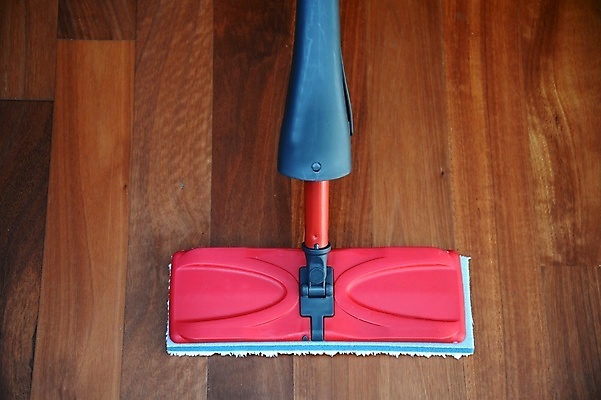 포토 JPG 해외이미지 직업 가사 가정 바닥 주택 실내 사람없음 내부 목재 물 작업 액체 씻기 청소 양동이 먼지 섬유 청소부 유지 대걸레 위생관리 합판 파케트 해외202004 해외포토 자연요소 나무 재료 관리 건물 청결 직물 청소도구 파일형식 이미지허브