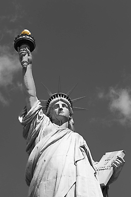 포토 JPG 해외이미지 손 여행 북아메리카 흑백 풍경 사람없음 책 조각상 미국 자유 바위 운명 손전등 도시 심볼 묘사 뉴욕 무료 해외202004 해외포토 컨셉 조명 촬영기법 아메리카 신체부위 조형물 돌_바위 파일형식 이미지허브