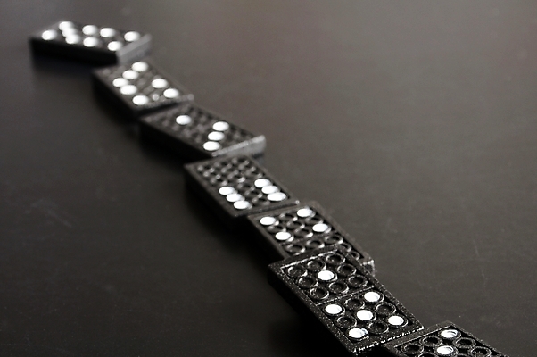 포토 JPG 해외이미지 사람없음 검은색 넘어짐 도미노 쓰러짐 해외202004 무너짐 해외포토 컬러 모션 파일형식 이미지허브