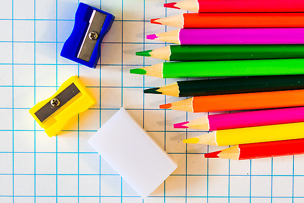 포토 JPG 해외이미지 색연필 사람없음 빨간색 초록색 파란색 컬러풀 연필 노란색 크레파스 해외202004 해외포토 컬러 학용품 필기구 파일형식 이미지허브