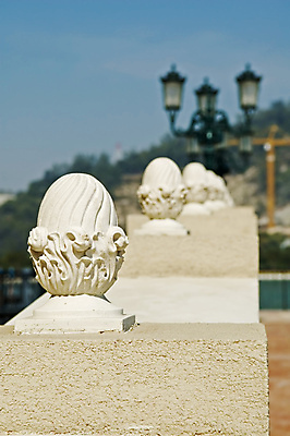 포토 JPG 해외이미지 조각 패턴 건축양식 난간 미술 사람없음 야외 장식 발코니 조약돌 등불 잡기 복도 수공예 다락방 철책 스타일 시리즈 해외202004 해외포토 건축 무늬 모션 문화예술 조명 돌_바위 공예 파일형식 이미지허브