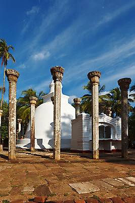 포토 JPG 해외이미지 불교 하늘 사람없음 기둥 옛날 해외202004 해외포토 건축 종교 파일형식 이미지허브