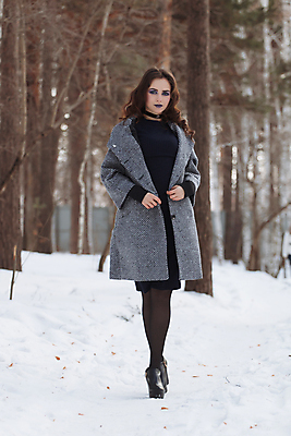 포토 JPG 해외이미지 백인 모델 여자 얼굴 컨셉 크리스마스 겨울 갈색머리 미술 한명 미소 사람 성인 야외 파란색 금발 태양 유행 화장품 꿈 추위 흰색 화려 우아함 피부 서리 눈보라 여왕 스타일 해외202004 해외포토 자연요소 서양인 1 헤어스타일 계절 기념일 컬러 문화예술 눈_날씨 표정 신체부위 뷰티 파일형식 이미지허브