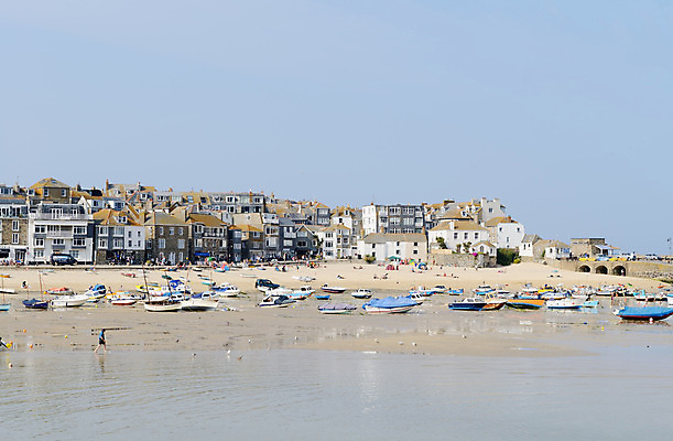 포토 JPG 해외이미지 영어 유럽 바다 휴가 영국 잉글랜드 풍경 사람없음 야외 여름 마을 항구 맑음 보트 그림 타운 콘월 해외202004 해외포토 문자 계절 나라 배_교통 교통시설 날씨 도시 파일형식 이미지허브