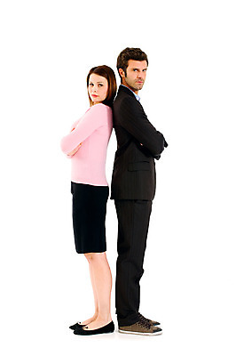 포토 JPG 해외이미지 백인 라이프스타일 커플 응시 함께함 실내 서기 사람 성인 두명 치마 결심 흰배경 심각 해외202004 해외포토 서양인 시선 백그라운드 컨셉 관계 모션 하의 내부 생활 흰색 파일형식 이미지허브