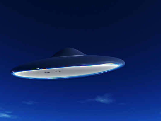 포토 JPG 해외이미지 구름 여행 교통시설 하늘 사람없음 야외 파란색 금속 외계인 우주선 컵받침 UFO 해외202004 해외포토 자연요소 컬러 교통 재질 우주 미확인물체 받침대 시설 파일형식 이미지허브