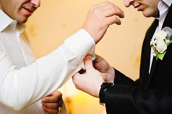 포토 JPG 해외이미지 손 옷 남자 결혼 셔츠 사람없음 유행 흰색 우아함 보석 손목 준비 소매 해외202004 해외포토 컬러 컨셉 상의 사람 이벤트 신체부위 광석 파일형식 이미지허브