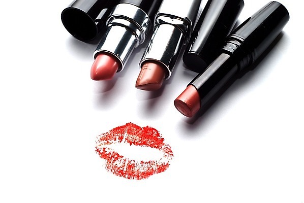 포토 JPG 해외이미지 분홍색 키스 사람없음 빨간색 검은색 화장품 립스틱 화려 바디케어 해외202004 해외포토 컬러 컨셉 뷰티 애정표현 파일형식 이미지허브