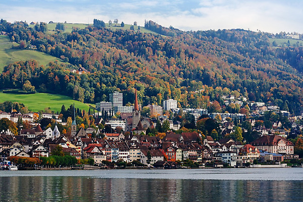 포토 JPG 해외이미지 나무 유럽 호수 건축양식 풍경 사람없음 건물 가로 물 햇빛 교회 가을 도시 숲 스위스 언덕 10월 해외202004 해외포토 자연요소 식물 건축물 계절 건축 나라 종교건축 태양 날짜 파일형식 이미지허브