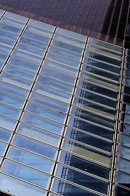 포토 JPG 해외이미지 도로 비즈니스 건축양식 유리 사람없음 건물 사무실 고층빌딩 프랑스 도시 지중해 속도 지역 남쪽 프랑스어 방법 콘크리트 해외202004 해외포토 문자 건축물 건축 유럽 길 바다 교통시설 재질 빌딩 방향 파일형식 이미지허브