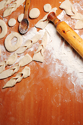 포토 JPG 해외이미지 전통 음식 빵 백그라운드 크리스마스 재료 탁자 휴가 피자 요리 사람없음 목재 갈색 쿠키 우주 케이크 주방 계란 빵집 수확 흰색 기구 굽기 준비 반죽 밀가루 밀대 뭉치 커터 페스츄리 핸드메이드 해외202004 해외포토 나무 기념일 컬러 가구 농업 주방용품 디저트 패스트푸드 서양음식 상점 알 가루 구이 파일형식 이미지허브