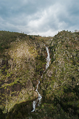 포토 JPG 해외이미지 유럽 도로 자연 산 풍경 사람없음 목재 물 계곡 산책 폭포 역사 재산 포르투갈 생물학 루트 방법 지질학 해외202004 해외포토 자연요소 나무 교육 나라 길 재료 교통시설 휴식 금융 생태계 파일형식 이미지허브