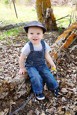 포토 JPG 해외이미지 나무 식물 백인 드레스 꽃 행복 어린이 잎 밭 자연 놀이 건강 한명 웃음 사람 소년 야외 목재 초록색 여름 컬러풀 햇빛 정원 봄 숲 속도 내추럴 걸음마 해외202004 해외포토 서양인 1 옷 계절 남자 감정 컬러 농업 재료 모션 표정 태양 생태계 파일형식 이미지허브