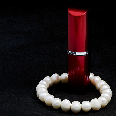 포토 JPG 해외이미지 모양 백그라운드 컨셉 곡선 팔찌 자연 추상 휴가 선물 사랑 사람 이벤트 사람없음 장식 빨간색 빛 상자 반사 유행 검은색 립스틱 흰색 축하 원형 화려 그룹 재산 고급 우아함 매끈함 보석 구슬 오브젝트 보물 여의주 스타일 해외202004 해외포토 도형 감정 선 컬러 무늬 장신구 금융 화장품 감각 광석 생태계 파일형식 이미지허브