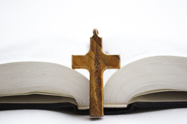 포토 JPG 해외이미지 전통 교육 기독교 종교 줄 십자가 목걸이 부활절 사람없음 목재 책 빨간색 스터디 독서 갈색 교회 믿음 검은색 성경 골동품 기도 영혼 역사 작음 심볼 묘사 오브젝트 심플 증거 신성 천국 신앙심 옛날 팬던트 해외202004 해외포토 나무 기념일 감정 컬러 재료 장신구 종교용품 학습 크기 파일형식 이미지허브