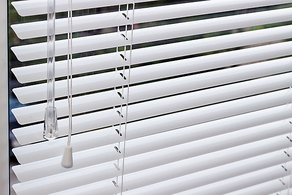 포토 JPG 해외이미지 백그라운드 창문 주택 손잡이 사람없음 건물 가로 빛 햇빛 금속 코드 파편 질감 시각장애인 제어 해외202004 해외포토 건축물 재질 태양 장애인 파일형식 이미지허브