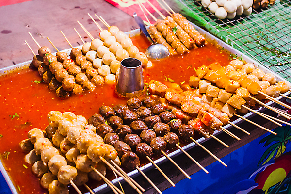 포토 JPG 해외이미지 전통 아시아 문화 태국 양파 오이 육류 돼지고기 요리 동양인 사람없음 빨간색 식당 막대기 꼬치 그릴 바비큐 굽기 매움 인도네시아 땅콩 카레 말레이시아 해외202004 해외포토 나라 음식 컬러 채소 식재료 주방용품 인종 상점 견과류 맛 구이 파일형식 이미지허브