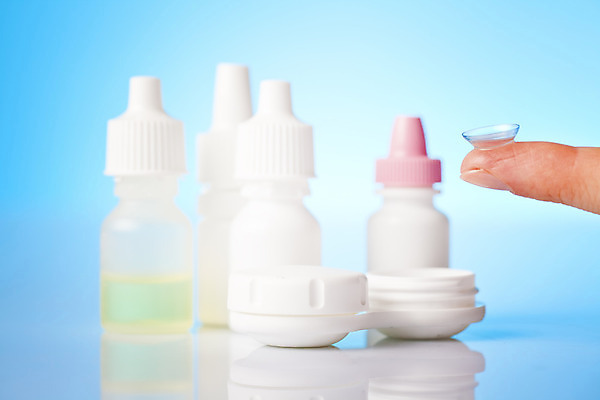 포토 JPG 해외이미지 손 응시 안경 손가락 건조 건강 사람없음 일상 치료 파란색 약 우주 흰색 기구 물방울 도움 투명 휴대용 일회용 시력 부드러움 돌봄 업그레이드 위생관리 검안사 해외202004 해외포토 직업 시선 잡화 컬러 컨셉 의학 모션 관리 라이프 신체부위 감각 오브젝트 파일형식 안경사 이미지허브