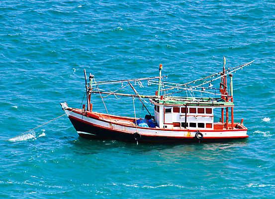 포토 JPG 해외이미지 구름 디자인 산업 모래 바다 여행 교통시설 태국 놀이 하늘 낚시 휴가 풍경 사람없음 목재 빨간색 초록색 물 여름 파란색 컬러풀 어선 보트 황무지 땅 낚시꾼 옛날 스타일 수평선 해외202004 해외포토 자연요소 나무 계절 아시아 컬러 교통 배_교통 재료 레저 시설 파일형식 이미지허브