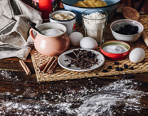 포토 JPG 해외이미지 재료 유리 탁자 디저트 사탕 사람없음 목재 컵 쿠키 케이크 초콜릿 계란 숟가락 빵집 머그컵 기구 시골 항아리 사발 달콤 맛 설탕 굽기 반죽 밀가루 소금 코코아 건포도 시나몬 오트밀 페스츄리 핸드메이드 카피스페이스 귀리 해외202004 해외포토 나무 식기 음료 음식 빵 가구 컨셉 재질 포도 곡류 수저 상점 알 공백 도자기 사기그릇 가루 구이 건과일 파일형식 이미지허브