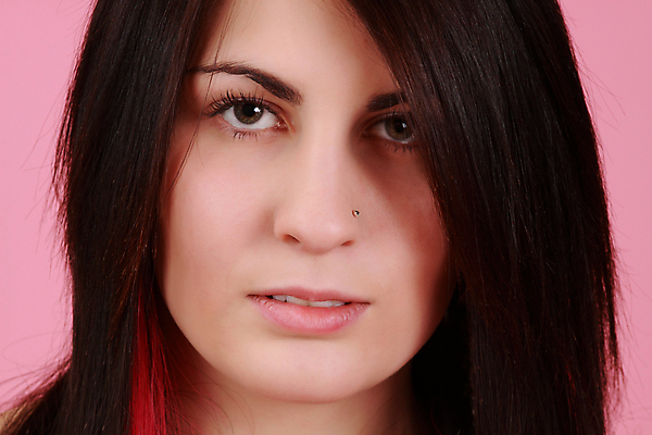 포토 JPG 해외이미지 여자 분홍색 갈색머리 한명 흰색 해외202004 해외포토 1 헤어스타일 컬러 사람 파일형식 이미지허브