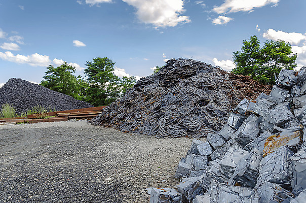 포토 JPG 해외이미지 산업 하늘 사람없음 쌓기 환경 금속 재활용 쓰레기 폐기물 버리기 장면 한조각 낭비 고물상 구김 깨짐 옛날 중고 철강 해외202004 해외포토 1 컨셉 모션 재질 친환경 파일형식 이미지허브