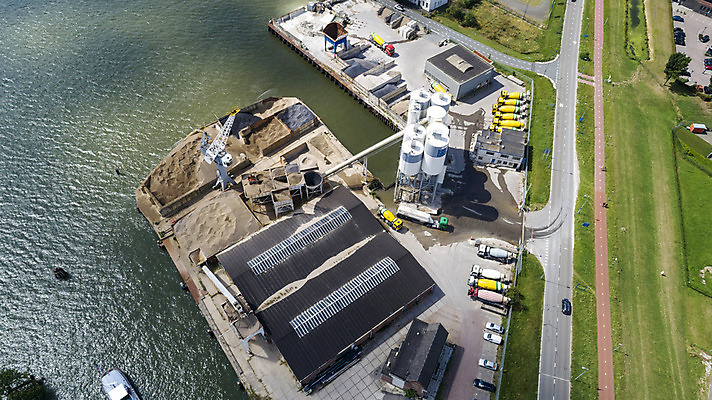 포토 JPG 해외이미지 산업 모래 파도 바다 여행 비즈니스 교통시설 모션 자연 하늘 항해 풍경 사람없음 야외 물 여름 파란색 강 화물 업무 보트 상품 큼 가득함 기중기 함선 상업 수로 운하 무거움 네비게이션 모터 유조선 해외202004 해외포토 자연요소 계절 컬러 교통 배_교통 운송업 작업 중장비 무게 크기 시설 생태계 파일형식 이미지허브