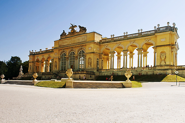 포토 JPG 해외이미지 공원 교육 꽃 유럽 길 여행 건축양식 자연 휴가 사람없음 건물 장식 초록색 여름 파란색 태양 노란색 정원 봄 궁전 도시 비엔나 오스트리아 기념물 천연기념물 귀족 단절 랜드마크 바로크 서쪽 옛날 정중 스타일 해외202004 해외포토 자연요소 식물 건축물 계절 공공시설 건축 나라 컬러 컨셉 고건축 방향 생태계 파일형식 이미지허브