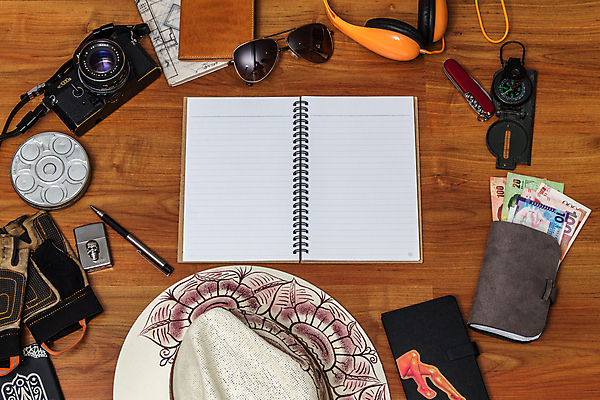 포토 JPG 해외이미지 라이프스타일 종이 여행 생각 상상 탁자 설계 아이디어 창조 성인 취미 사람없음 책 펜 다이어리 쪽지 공책 꿈 장비 표현 도시 업무 메시지 우아함 계획 작가 집중 만들기 페이지 격려 해외202004 해외포토 직업 감정 가구 컨셉 모션 문구용품 사람 생활 필기구 사무용품 작업 파일형식 이미지허브