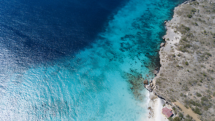 포토 JPG 해외이미지 모래 파도 바다 섬 여행 백그라운드 자연 하늘 휴가 안테나 풍경 사람없음 초록색 물 여름 파란색 맑음 만 정상 암초 석호 드론 이국적 터키석 파라다이스 해외202004 해외포토 자연요소 계절 컬러 통신 날씨 보석 생태계 파일형식 이미지허브