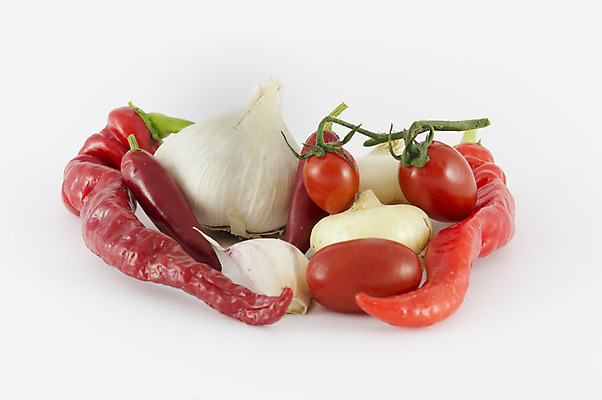 포토 JPG 해외이미지 계절 음식 백그라운드 잎 농업 다이어트 토마토 채소 재료 고추 양파 피망 건강 마늘 사람없음 빨간색 초록색 여름 식사 흰색 신선 뜨거움 먹기 유기농 날것 후추 내추럴 고립 채식주의자 해외202004 해외포토 식물 웰빙 산업 컬러 모션 향신료 채식 파일형식 이미지허브